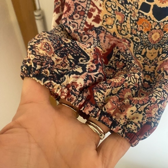 Chelsea and Theodore 1x peasent sleeve top - Picture 4 of 6